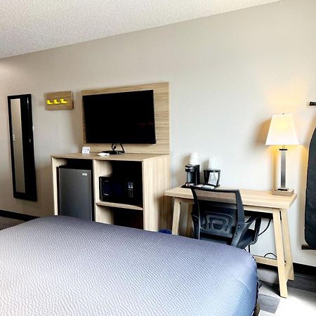 Super 8 By Wyndham Cedar Rapids Hotel Екстериор снимка