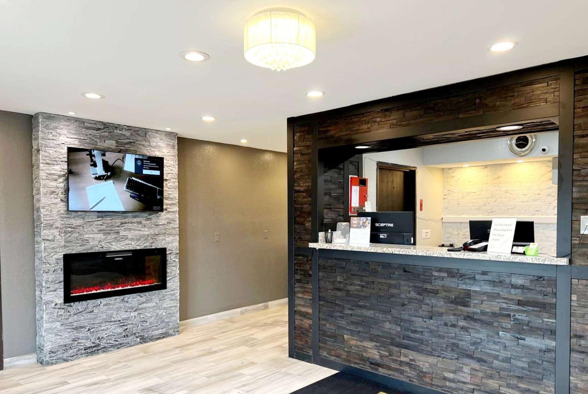 Super 8 By Wyndham Cedar Rapids Hotel Екстериор снимка