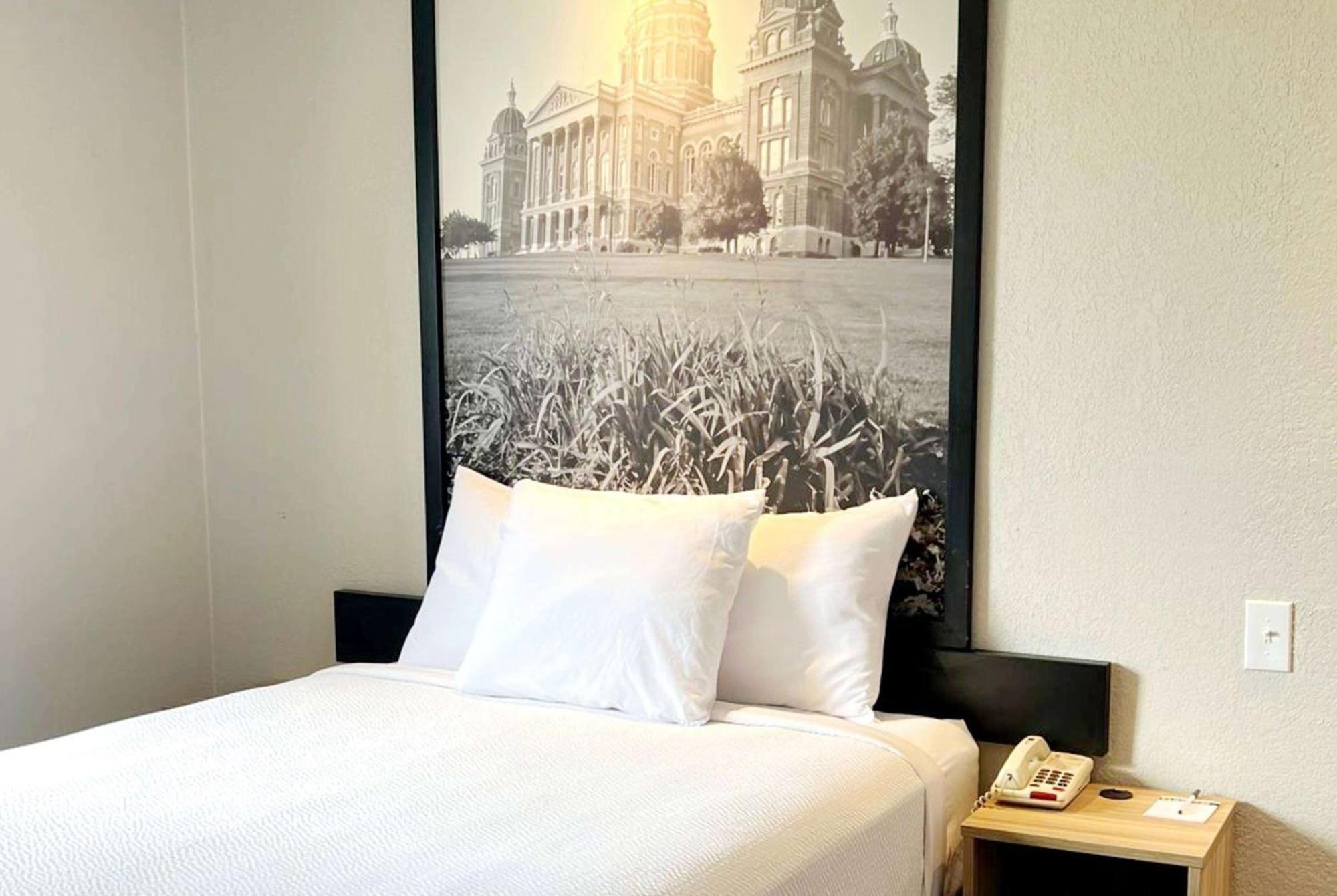 Super 8 By Wyndham Cedar Rapids Hotel Екстериор снимка