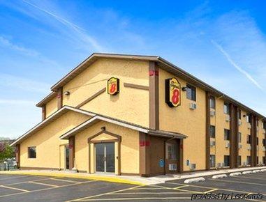 Super 8 By Wyndham Cedar Rapids Hotel Екстериор снимка