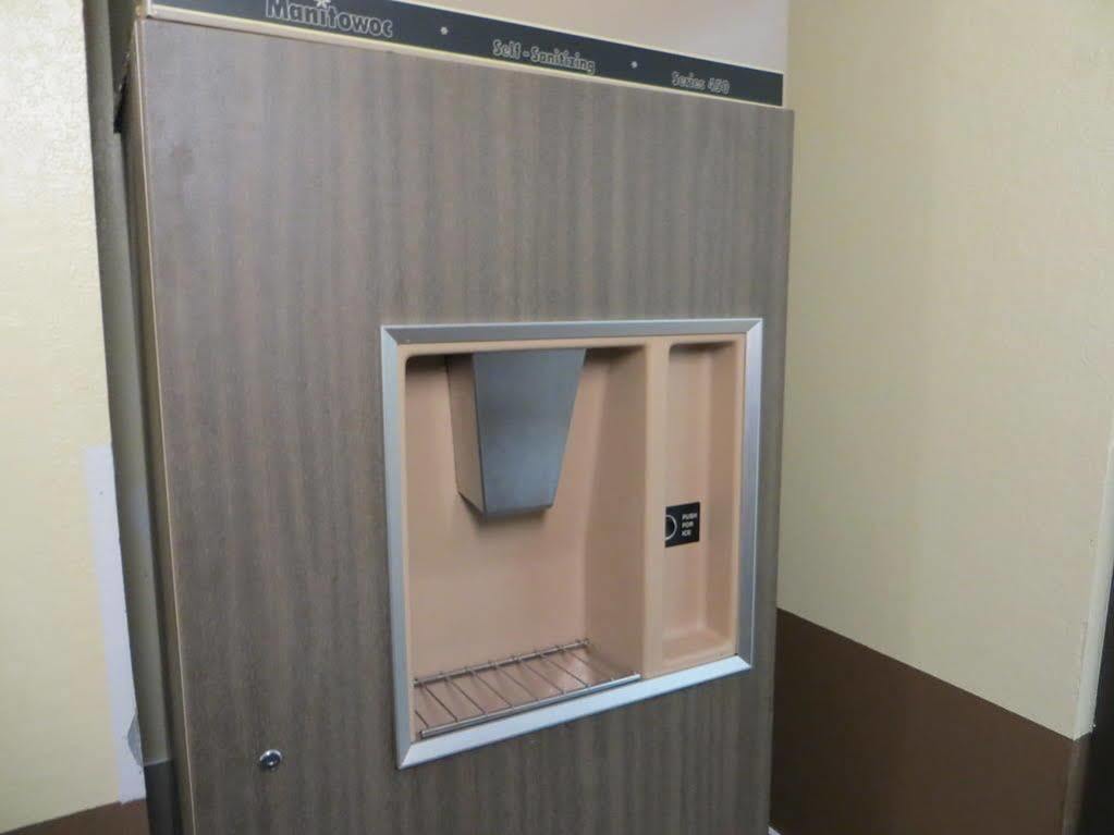 Super 8 By Wyndham Cedar Rapids Hotel Екстериор снимка