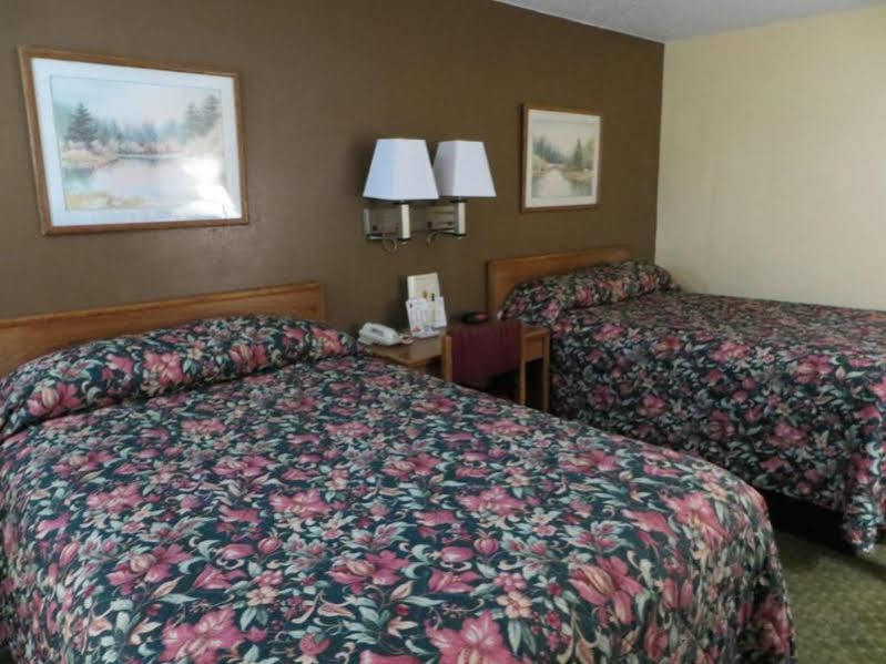 Super 8 By Wyndham Cedar Rapids Hotel Екстериор снимка