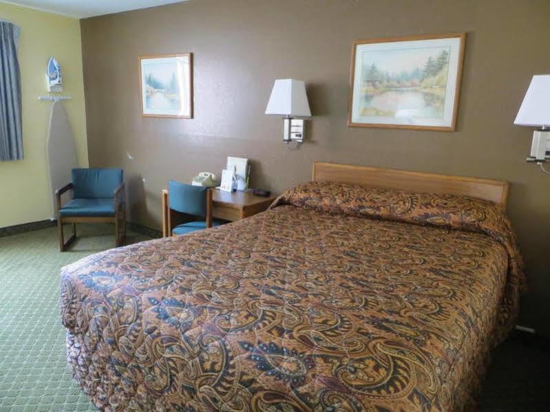 Super 8 By Wyndham Cedar Rapids Hotel Екстериор снимка
